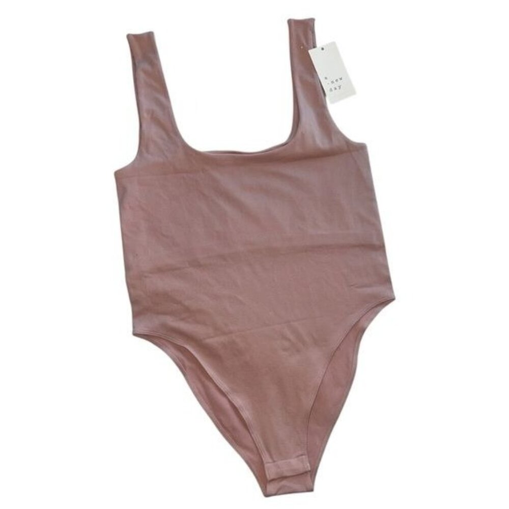 A New Day Bodysuit Womens M Light Pink Scoop Neck Stretch Nylon Blend NWT